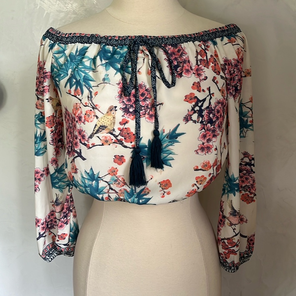 Flying tomato Cream crop blouse w/multi color floral & birds design Size Small